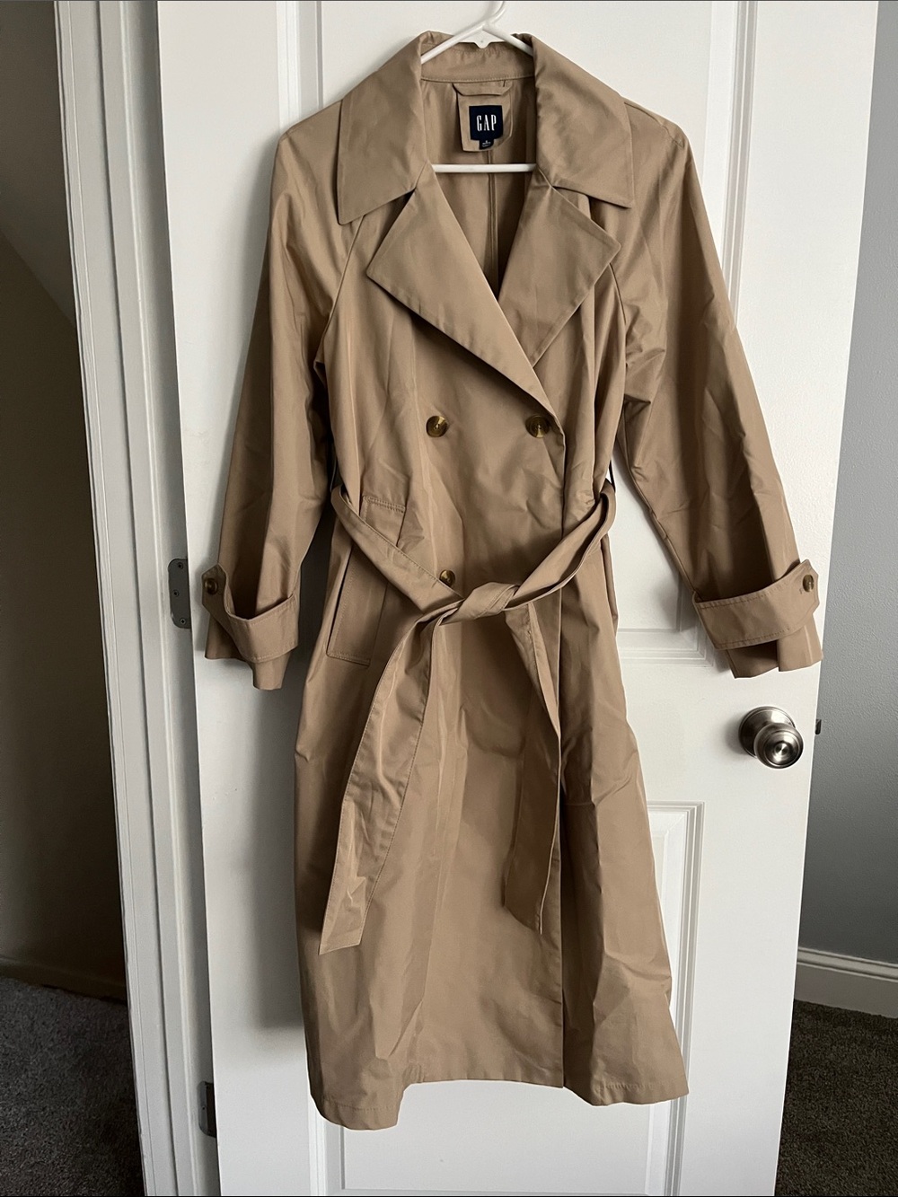 Gap trenchcoat